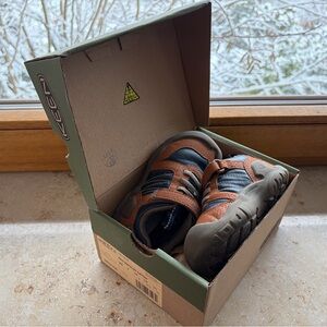 Toddler Size 7 Keen Shoes